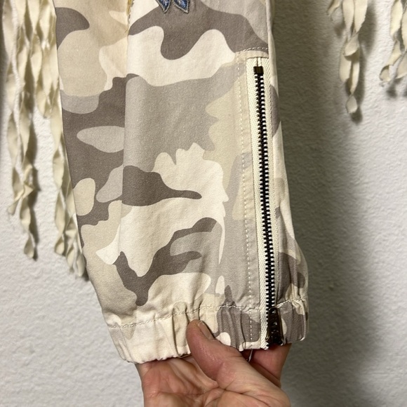 Sundance Vivant Cream Taupe Camo Print Floral Embroidered Jogger Pant Size P/4 - Picture 6 of 16